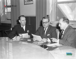 001 - Groupe d'hommes