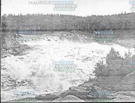 The union of the two channels just above the falls