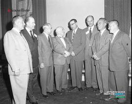 001 - Groupe d'hommes