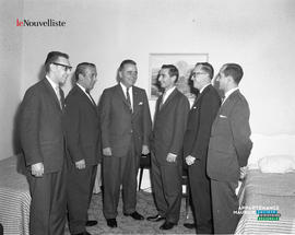 001 - Groupe d'hommes