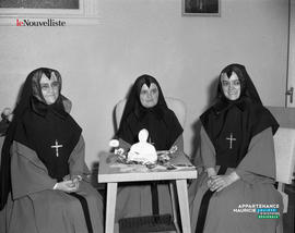 001 - Trois religieuses
