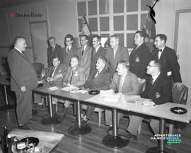 001 - Groupe d'hommes