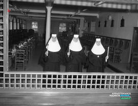 001 - Trois religieuses