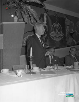 001 - Conférencier