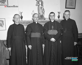 003 - Groupe d'hommes