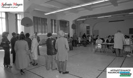 Personnes au bureau de vote