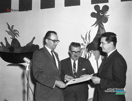 001 - Groupe d'hommes