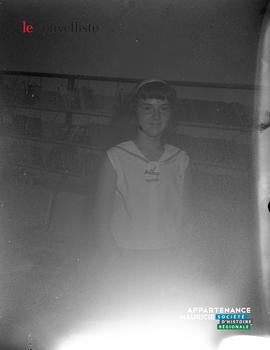 001 - Jeune