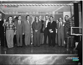 002 - Groupe d'hommes