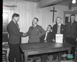 001 - Groupe d'hommes