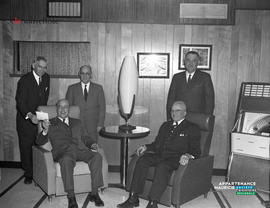 002 - Cinq hommes