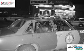 Homme dans une voiture