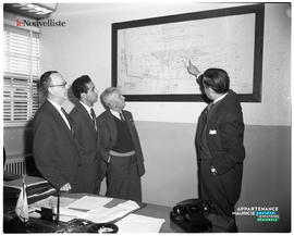 001 - Quatre hommes