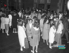 001 - Groupe de jeunes voyageurs