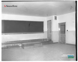 012 - Salle avec un tableau