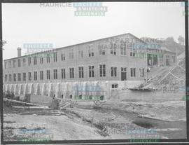 Pulp-mill, Sept. 1901. Septembre 1901 On achève la construction de la première usine de la "...