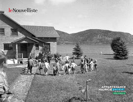 002 - Groupe d'enfants en cercle
