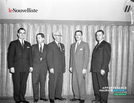002 - Groupe d'hommes