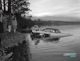 001 - Voiture immergée