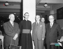 001 - Quatre hommes