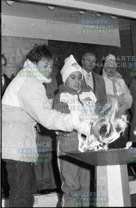 Flamme olympique arrivée à Shawinigan remise de médaille