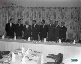 001 - Groupe d'hommes