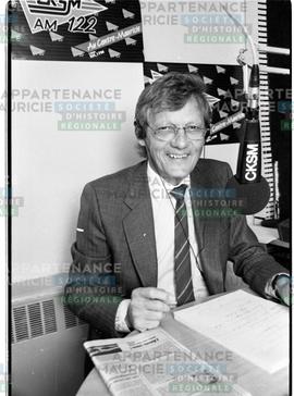 Dominique Grenier (assis à CKSM)