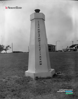 001 - Monument