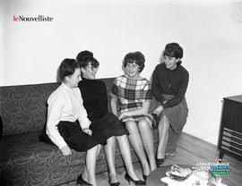 001 - Quatre filles