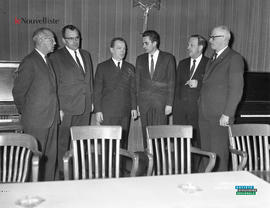 001 - Groupe d'hommes