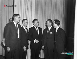 002 - Groupe d'hommes