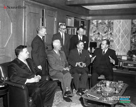 001 - Groupe d'hommes