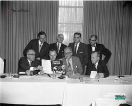 001 - Groupe d'hommes