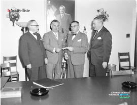 001 - Quatre hommes