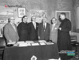 001 - Groupe d'hommes