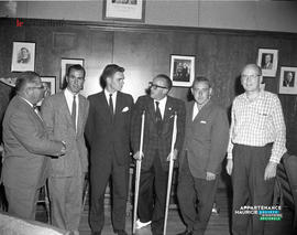 001 - Groupe d'hommes