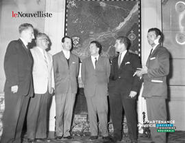 003 - Journalistes devant panneau SWP