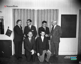 001 - Groupe d'hommes