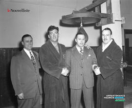 003 - Groupe d'hommes