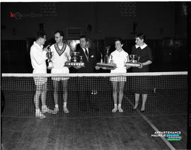001 - Joueurs de tennis avec trophées