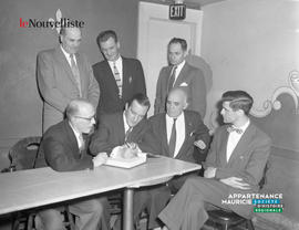 001 - Groupe d'hommes