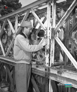 024 - Ouvrier Pont Bailey