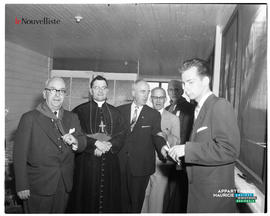 001 - Groupe d'hommes