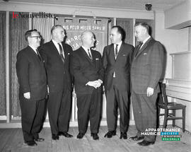002 - Groupe d'hommes