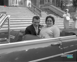 005 - Mariés dans une voiture