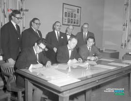 001 - Groupe d'hommes