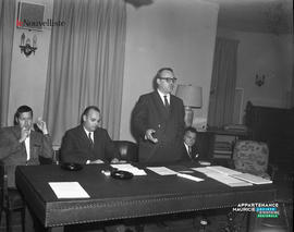 001 - Groupe d'hommes
