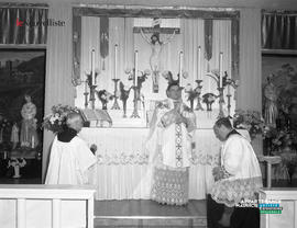 004 - Prêtre messe
