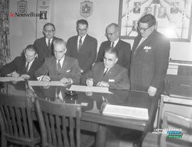 001 - Groupe d'hommes