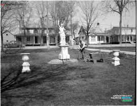 006 - Statue
